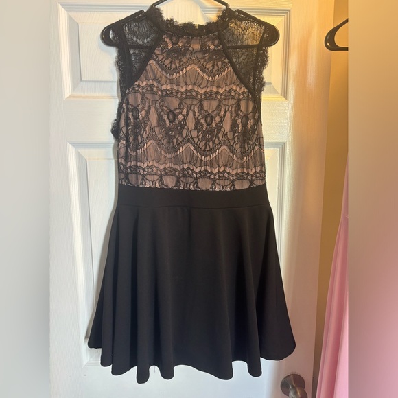 Revamped lace mini dress with built in shorts. Size XL - Picture 1 of 5